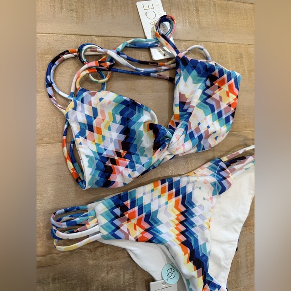 L Space diamond daze bikini NWT size XS SWIMWEAR reversible - Picture 2 of 15